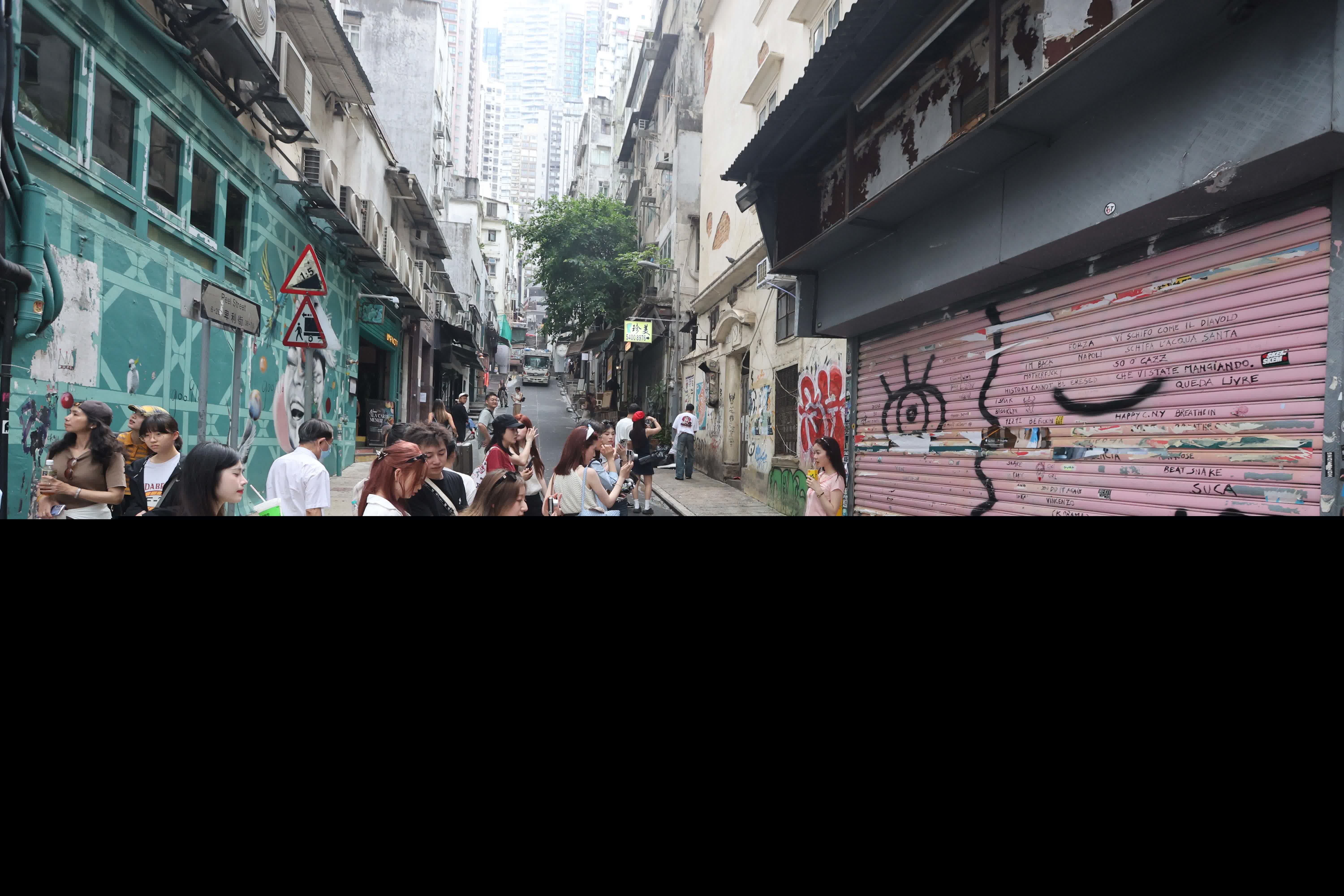 五一黃金周，中區吸引大批旅客旅遊打卡。（香港文匯報記者曾興偉 攝）