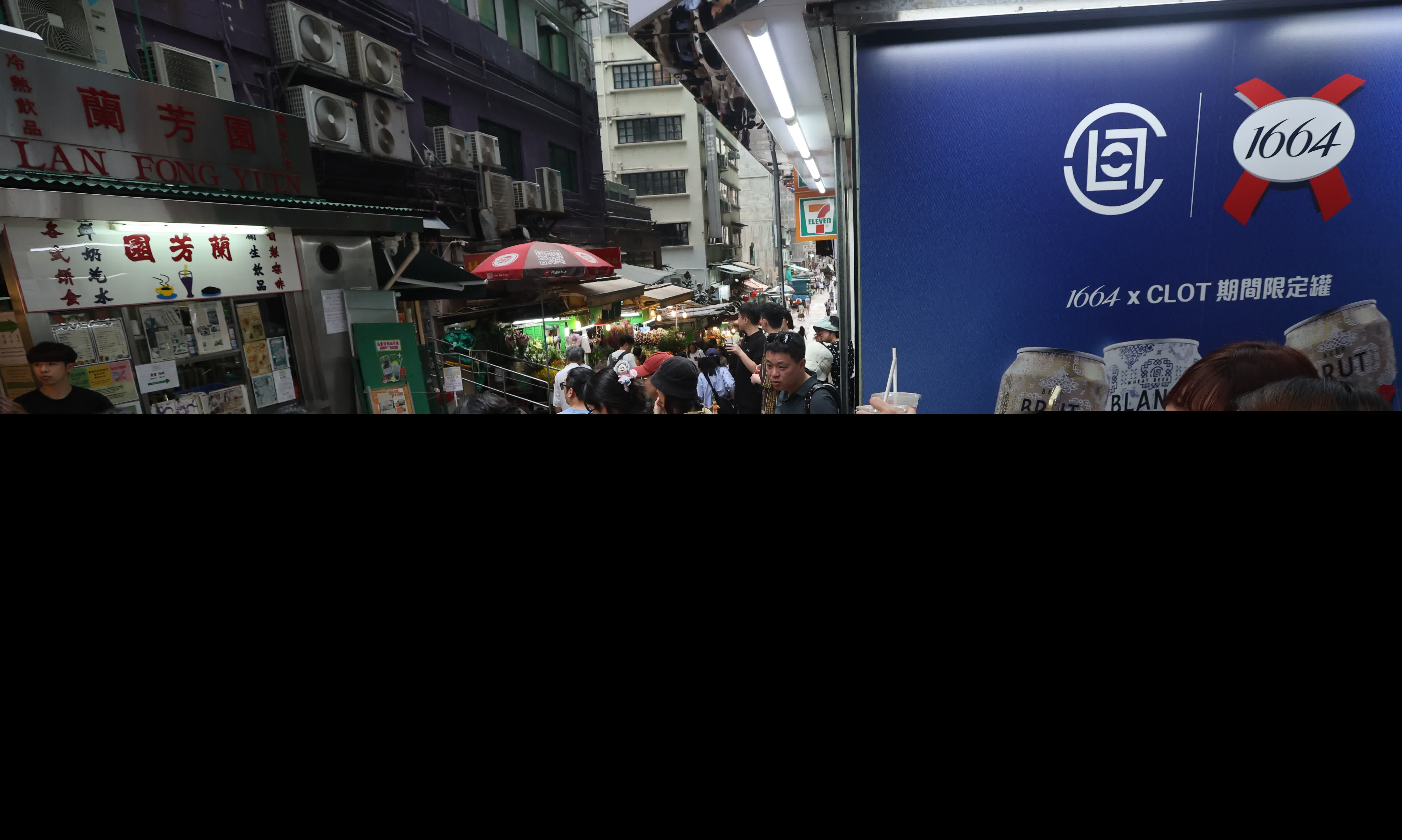 五一黃金周，中區吸引大批旅客旅遊打卡。（香港文匯報記者曾興偉 攝）