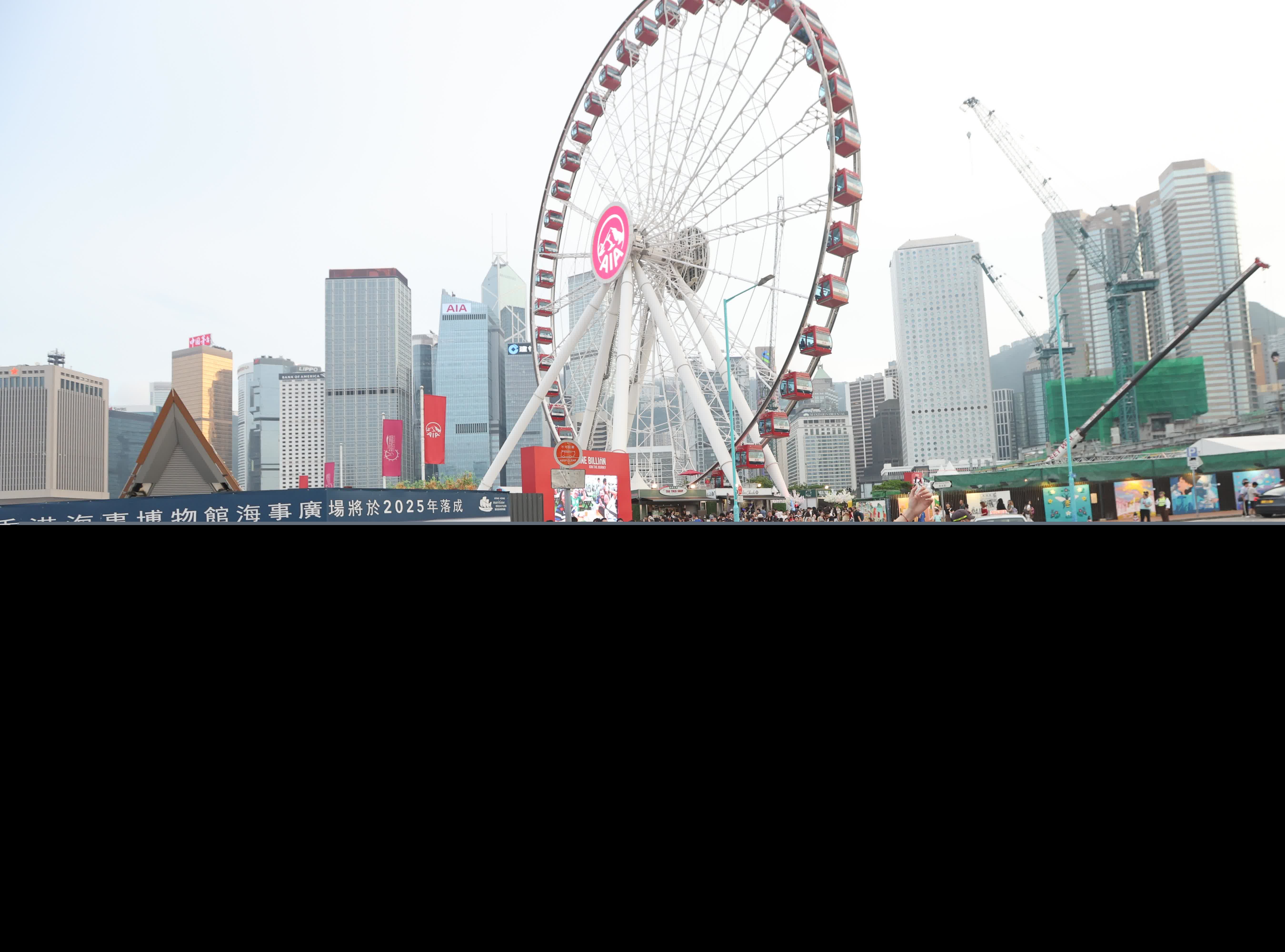 五一黃金周，中區吸引大批旅客旅遊打卡。（香港文匯報記者曾興偉 攝）
