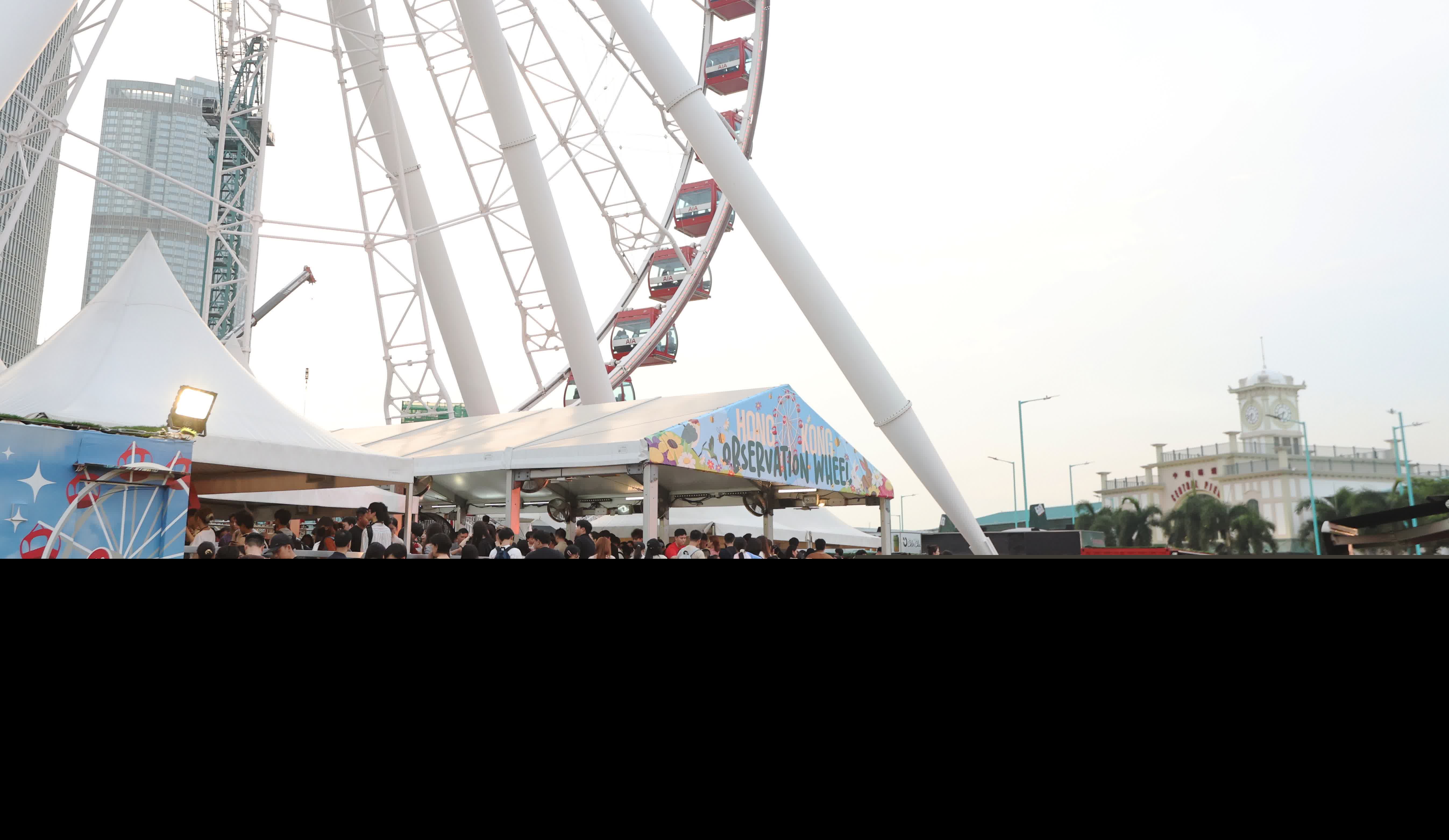 五一黃金周，中區吸引大批旅客旅遊打卡。（香港文匯報記者曾興偉 攝）
