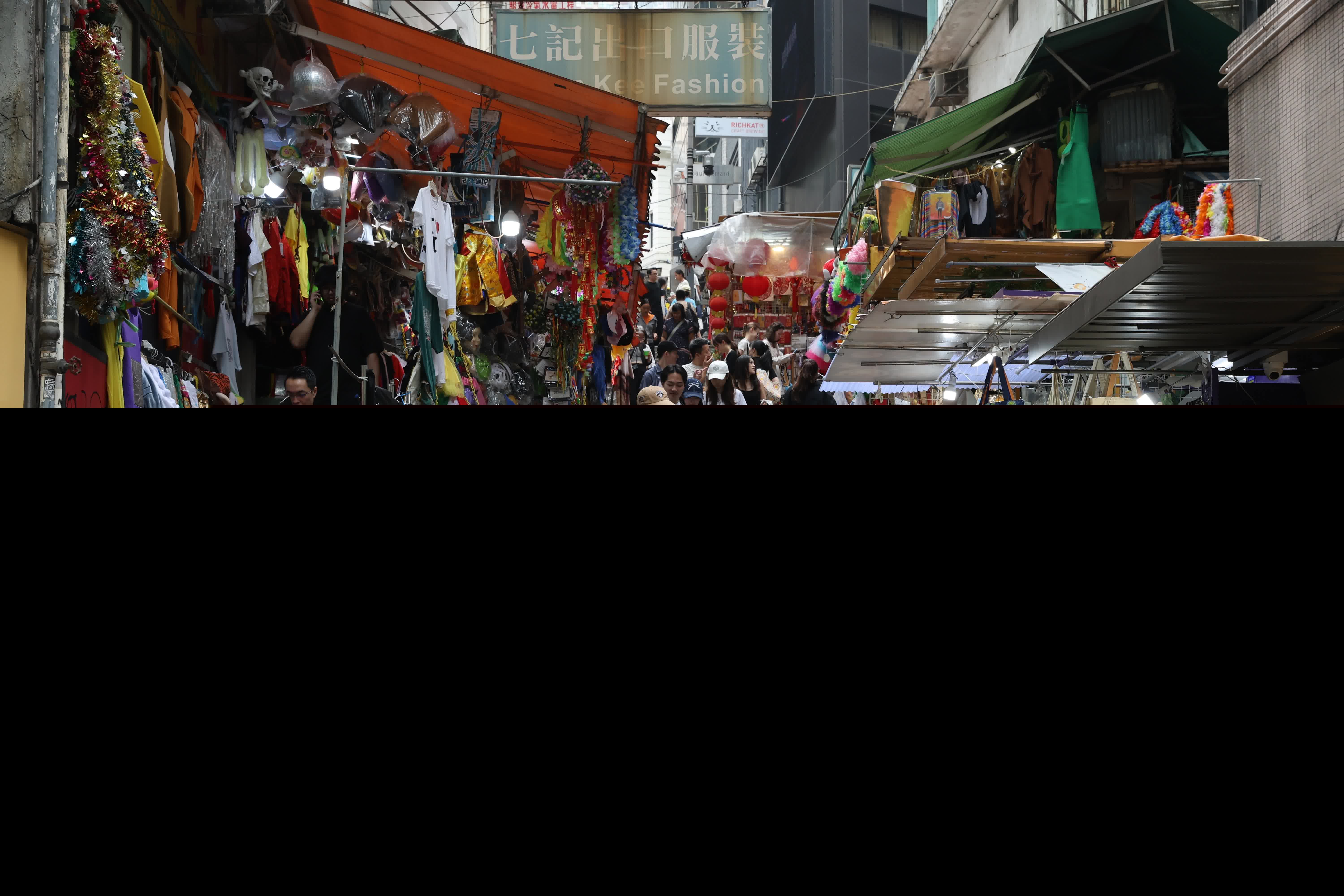 五一黃金周，中區吸引大批旅客旅遊打卡。（香港文匯報記者曾興偉 攝）