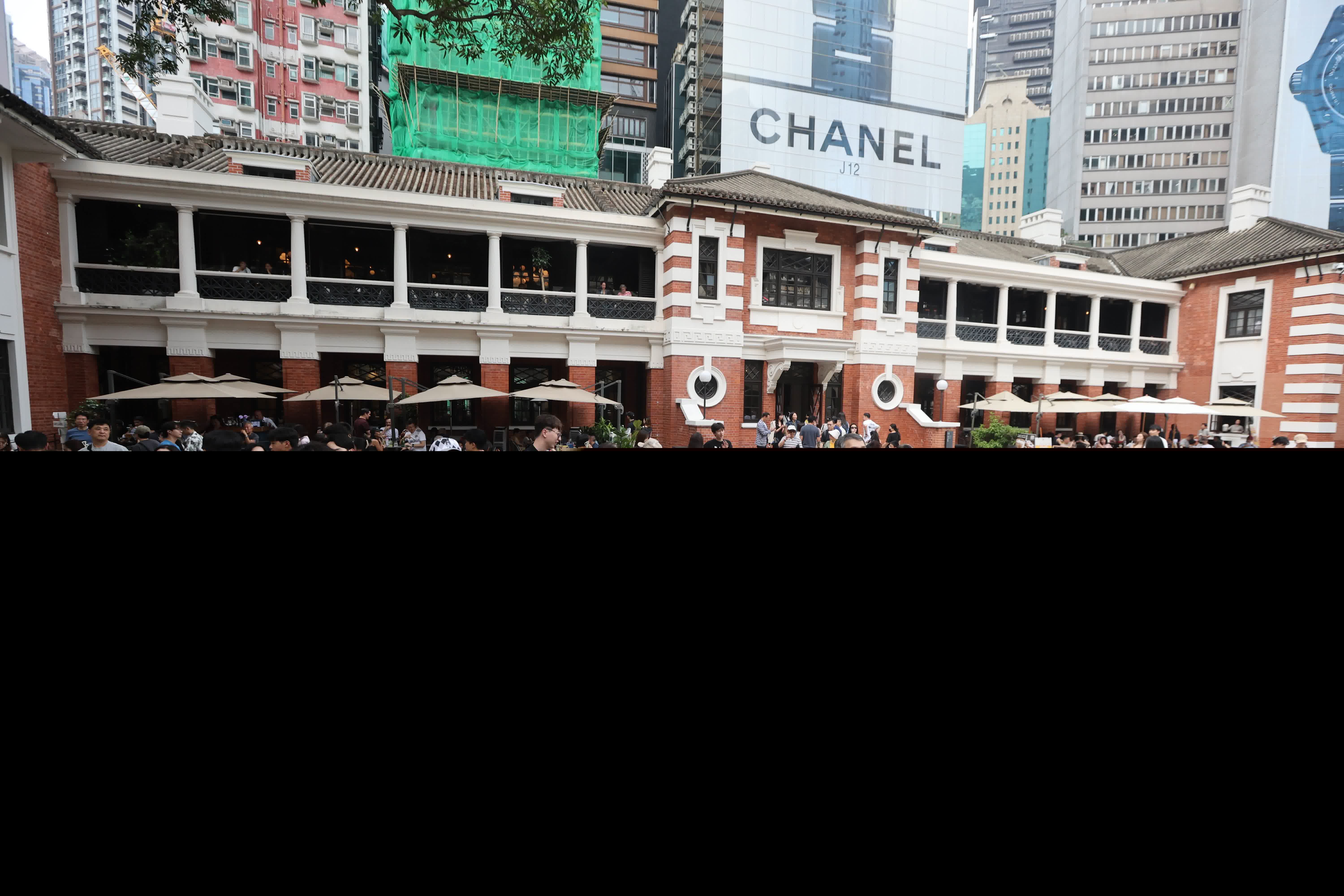 五一黃金周，中區吸引大批旅客旅遊打卡。（香港文匯報記者曾興偉 攝）