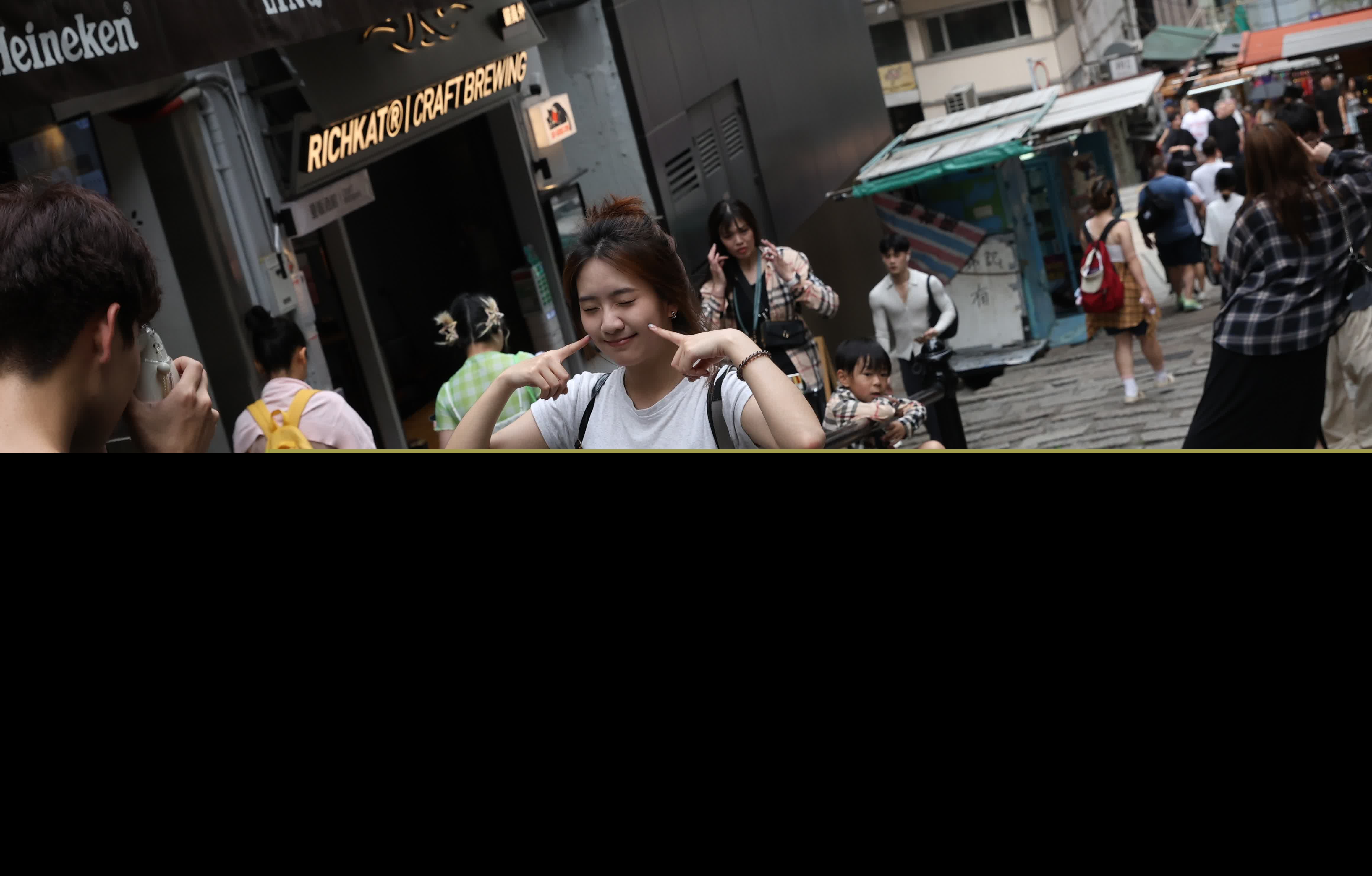 五一黃金周，中區吸引大批旅客旅遊打卡。（香港文匯報記者曾興偉 攝）