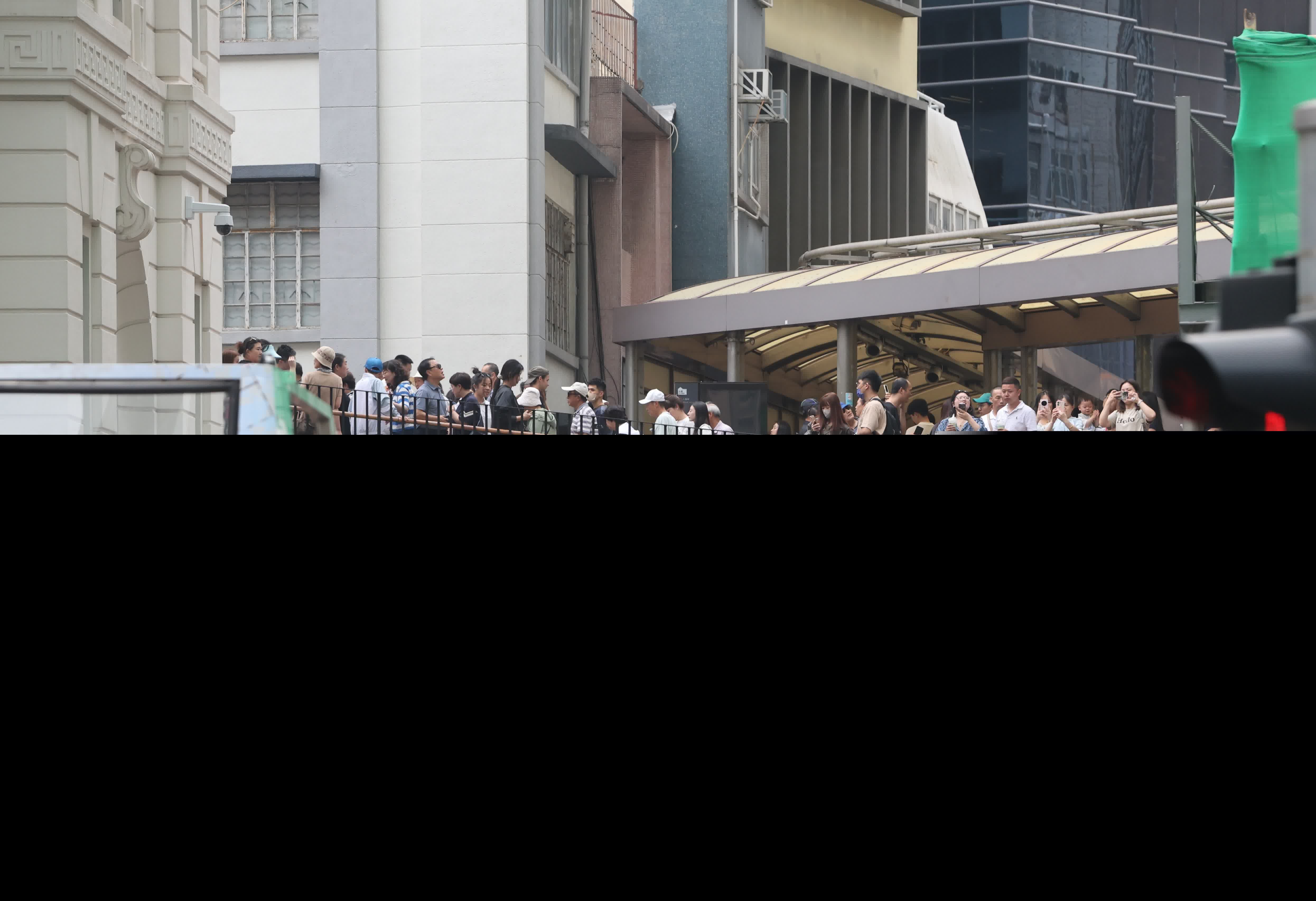 五一黃金周，中區吸引大批旅客旅遊打卡。（香港文匯報記者曾興偉 攝）