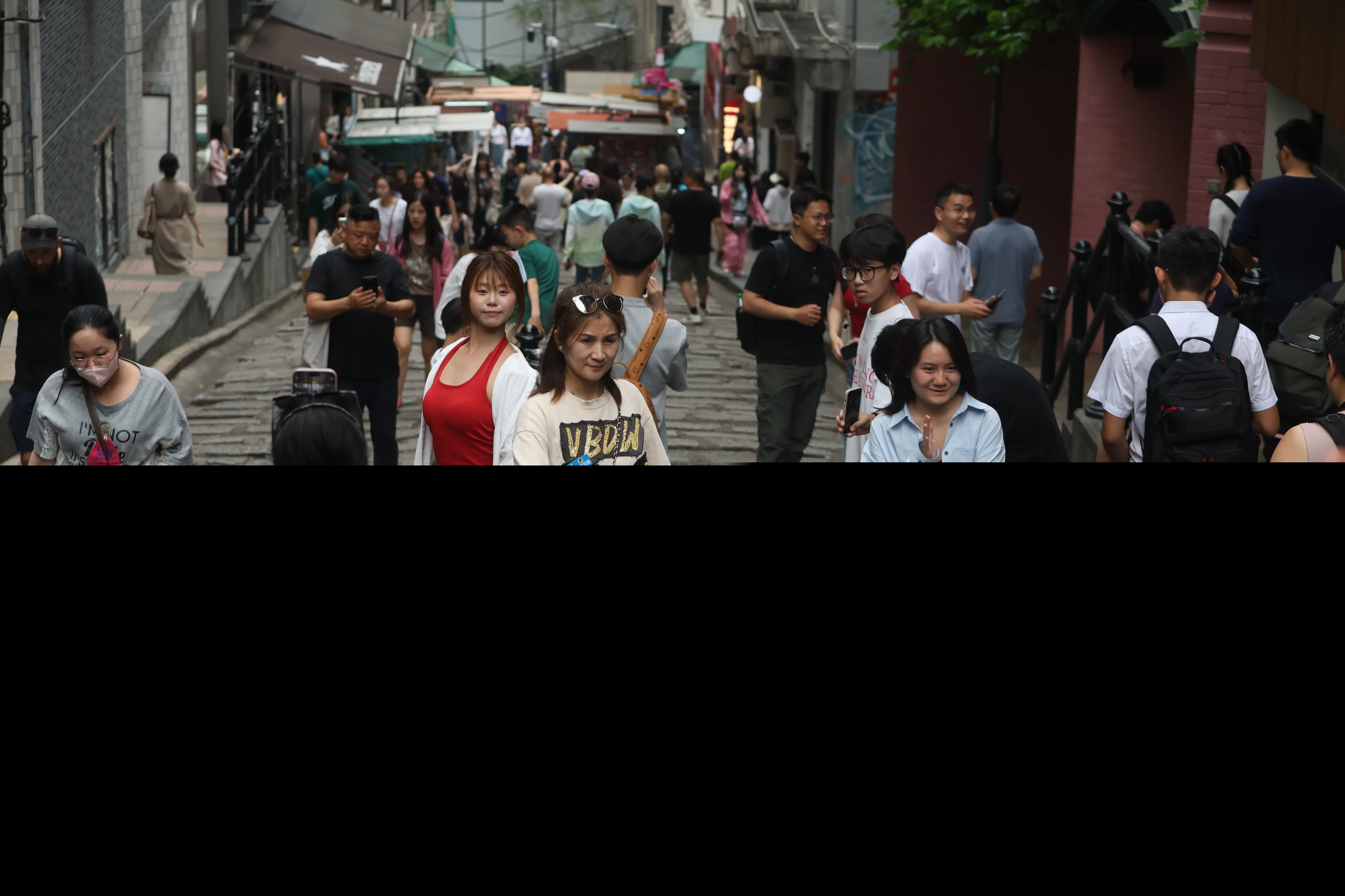 五一黃金周，中區吸引大批旅客旅遊打卡。（香港文匯報記者曾興偉 攝）