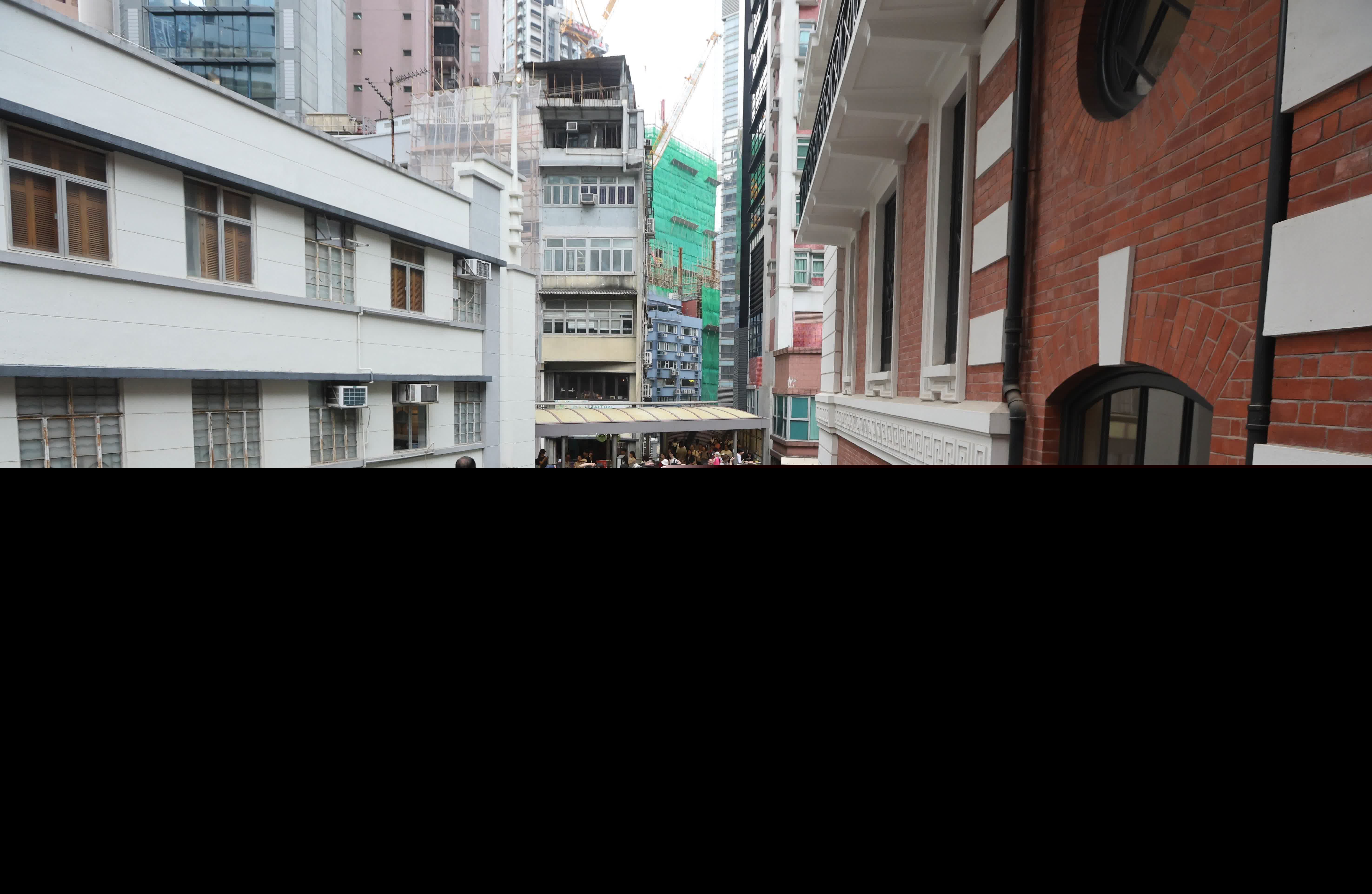 五一黃金周，中區吸引大批旅客旅遊打卡。（香港文匯報記者曾興偉 攝）