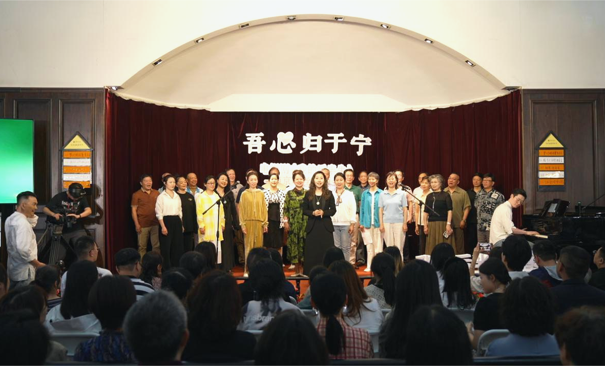 （《我的后半生》参演合唱团 现场为观众表演）