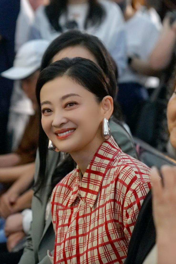 （《我的后半生》主演梅婷分享拍摄中的温暖回忆）