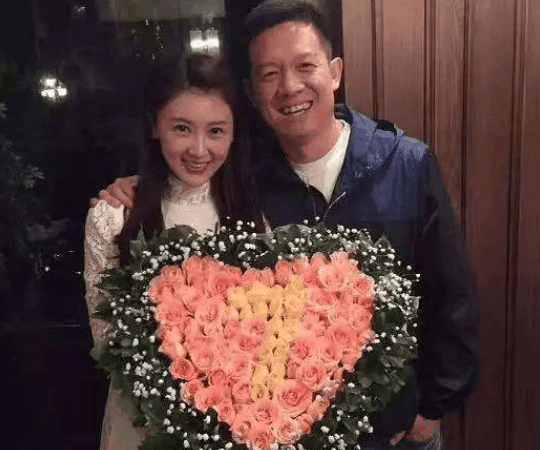 甘薇宣布与贾跃亭离婚 否认转移对方40亿资产