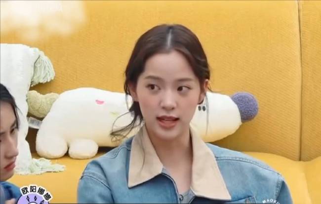 欧阳娜娜称在二手平台讲价 曾购买吉他并选择面交