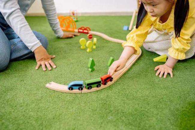 自闭症孩子上普校，家长、老师、学校都崩溃？只因没做到这四点——