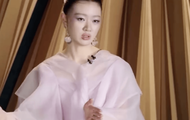 单依纯回应被说像王菲：我们永远不可能成为他们