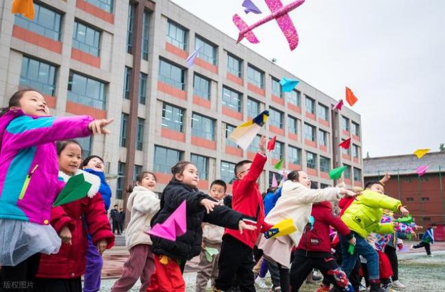 两个老师，分别惩戒两个学生，为什么有两种不同的处理结果？