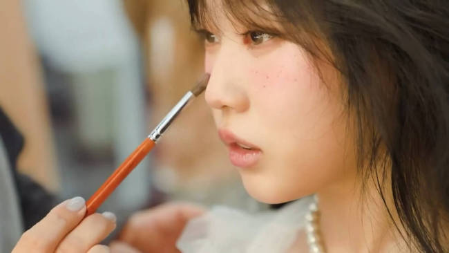 小沈阳女儿韩国出道 对镜wink笑容甜美又纯又欲