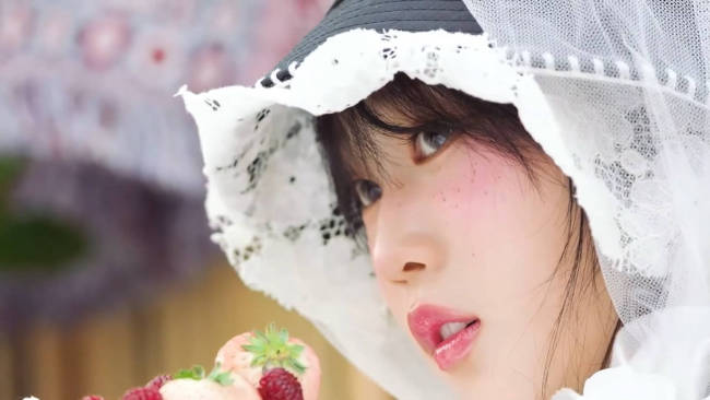 小沈阳女儿韩国出道 对镜wink笑容甜美又纯又欲