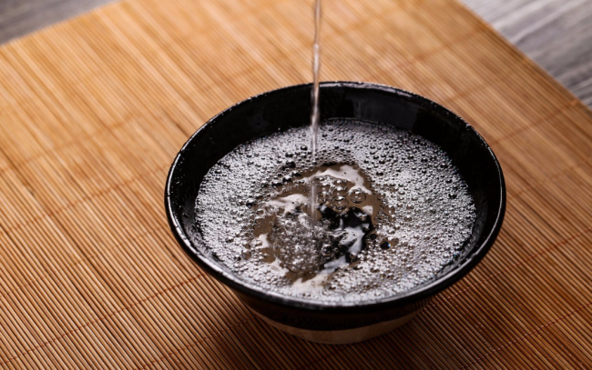白酒板块午盘上涨 贵州茅台上涨1.43%