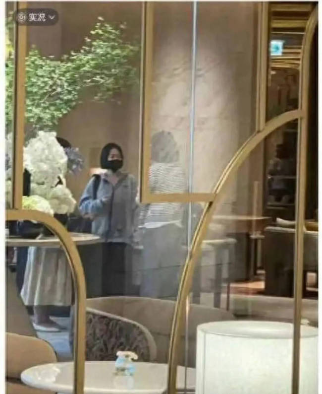 网友韩国偶遇小S办酒店入住 称其状态抑郁身型消瘦