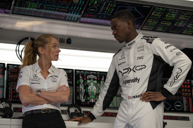 《F1：狂飙飞车》口碑走高 6.26全国点映开启 汉斯·季默演奏“激情乐章”