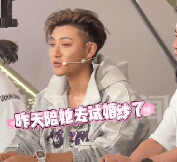 甜到冒泡！黄子韬分享陪妻子徐艺洋试婚纱经历