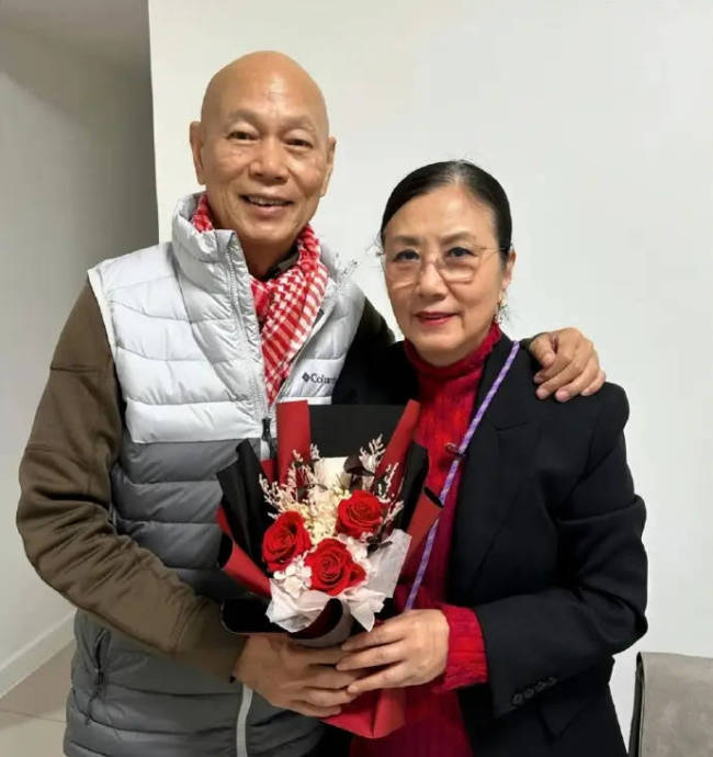 汪明荃回应老公罗家英放弃化疗：我尊重他的决定