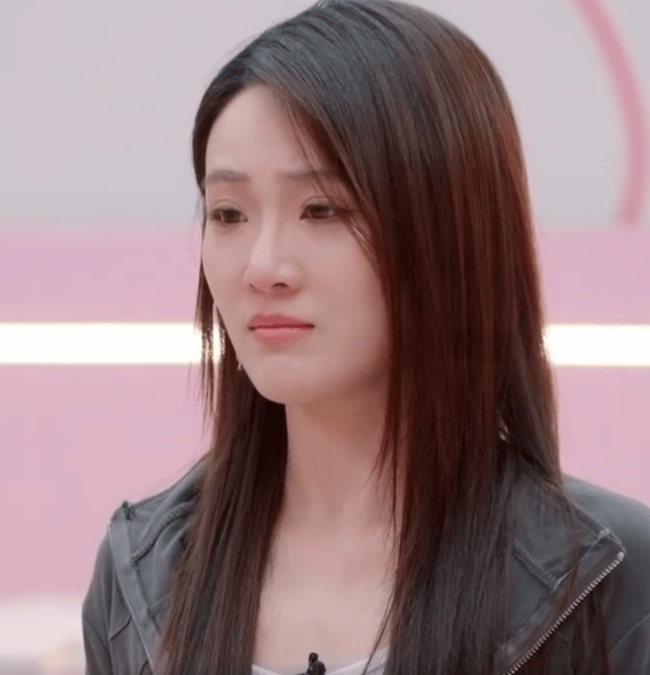 张凯丽女儿回应节目争议：可能自己脑子进水了