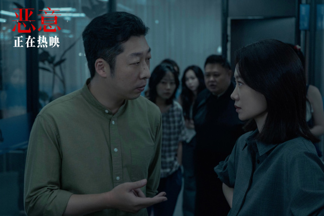 陈思诚高口碑力作《恶意》首夺单日票房冠军“底线之争”片段曝光