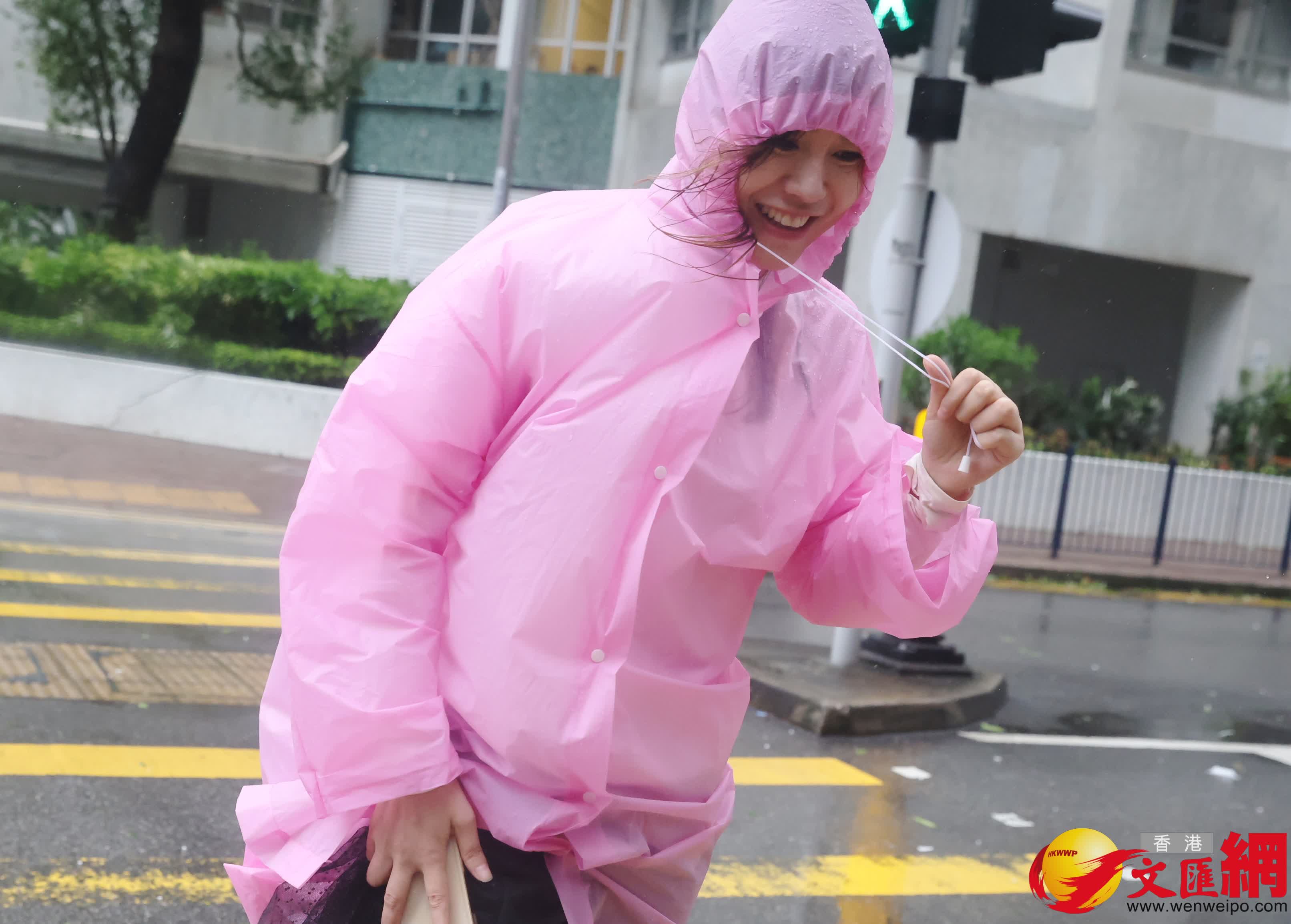 十號風球下的香港市面情況。 (香港文匯報記者郭木又 攝)