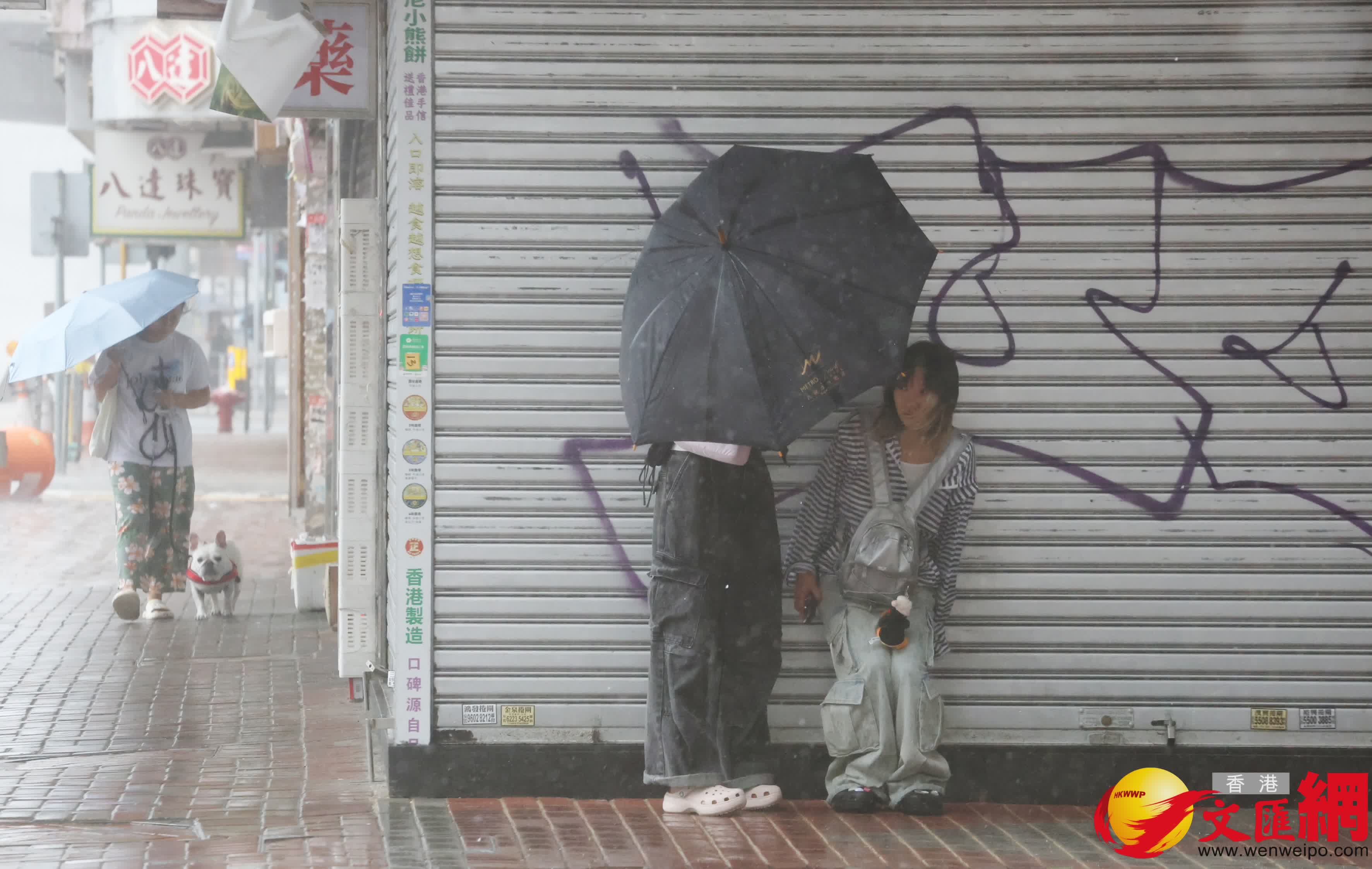 十號風球下的香港市面情況。 (香港文匯報記者郭木又 攝)