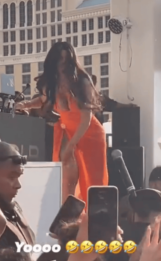 CardiB用麦克风砸人被起诉 砸人麦克风被拍卖