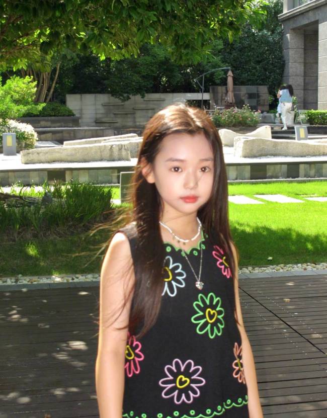 董璇小酒窝与沐言母女合照 9岁小酒窝活泼可爱