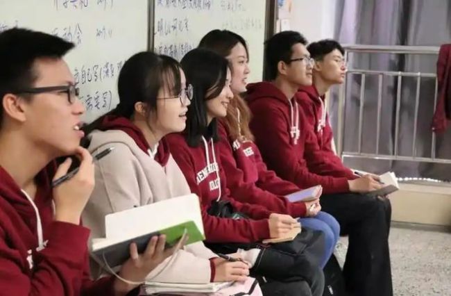 疯了，679分报考师范！是机遇还是陷阱，考生家长千万注意这一点