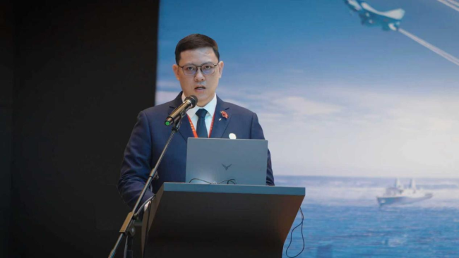 （中华白酒酒业有限公司常务董事梁惟强）