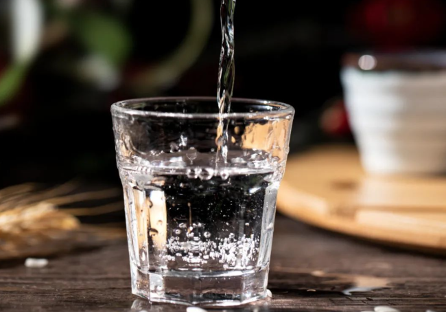 小瓶白酒杀回市场，大瓶装也成了潮流？