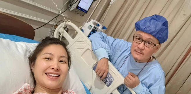 “光头李进”终于当爸！小25岁娇妻为他诞下儿子