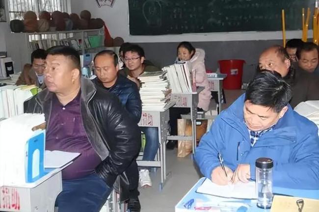 这是什么神仙操作？中学将班主任全部换成男的