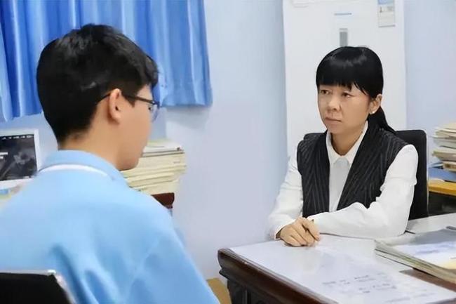这是什么神仙操作？中学将班主任全部换成男的