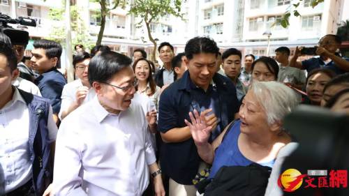 李家超落區與市民交流 李家超落區與市民交流