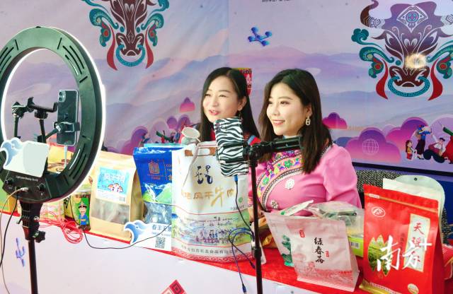 连山举办八期民族地区电商人才公益大培训，为全国民族地区培养了一大批懂电商、会运营、善营销的专业人才。黄津 摄