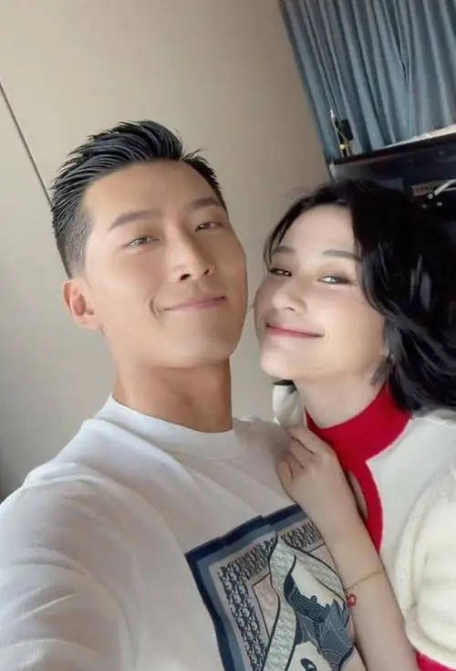 何超莲窦骁回应“闹离婚”等传闻：我们感情稳定