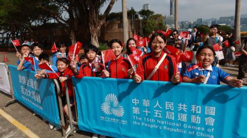 四地同步火炬傳遞 巿民到場打氣興奮 小學生感受氣氛