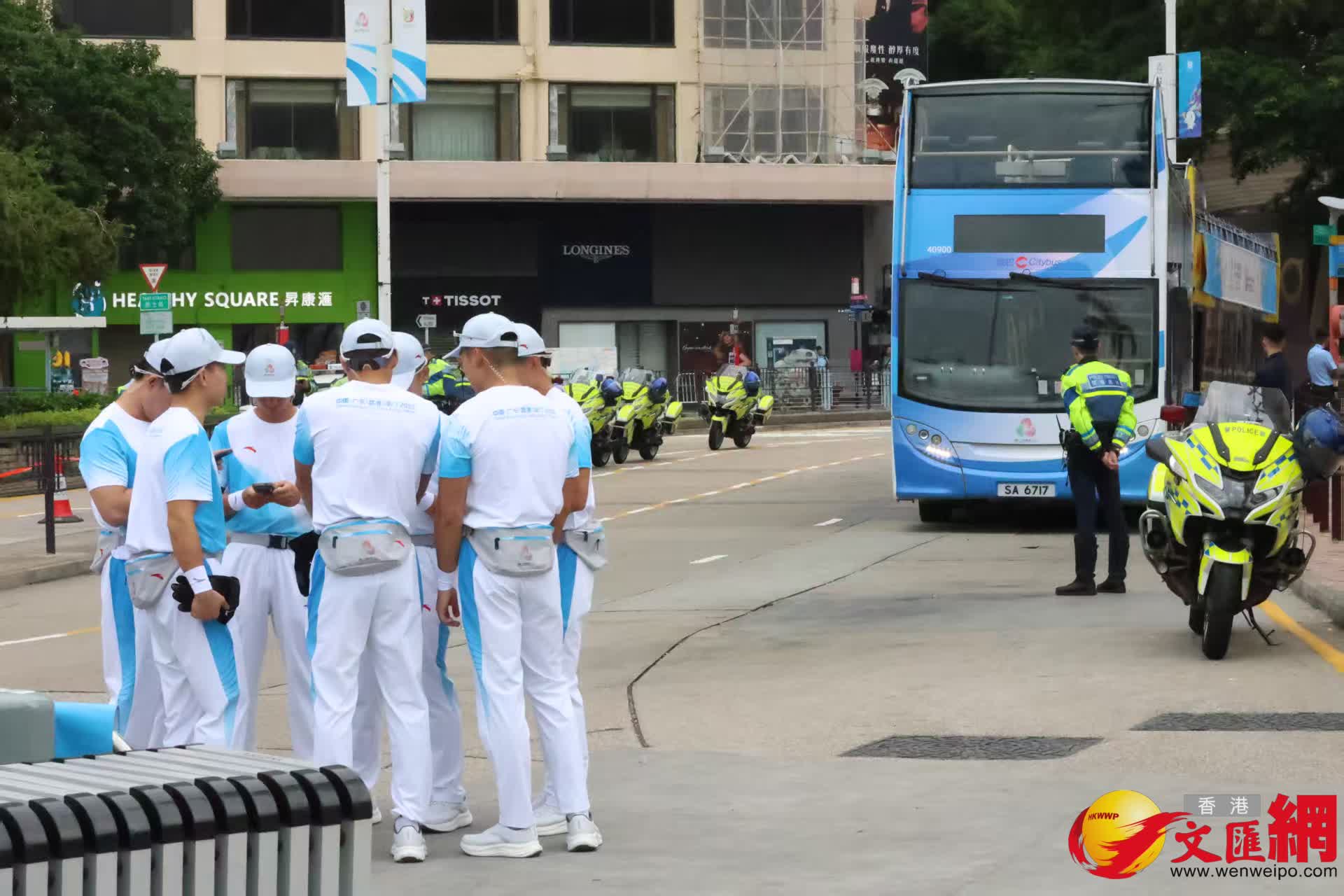 尖沙咀碼頭為運送火炬而準備。（香港文匯報記者萬霜靈攝）