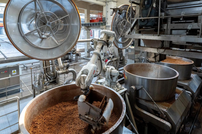 图丨古井智能园酿造车间