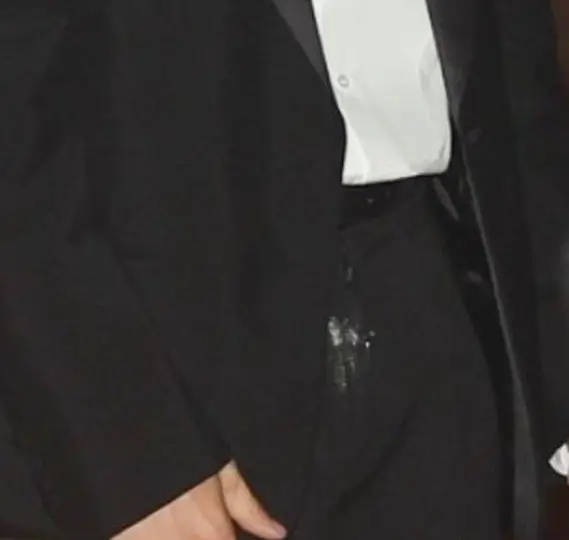 贾斯汀比伯陷入嗑药争议 裤子上出现不明粉末