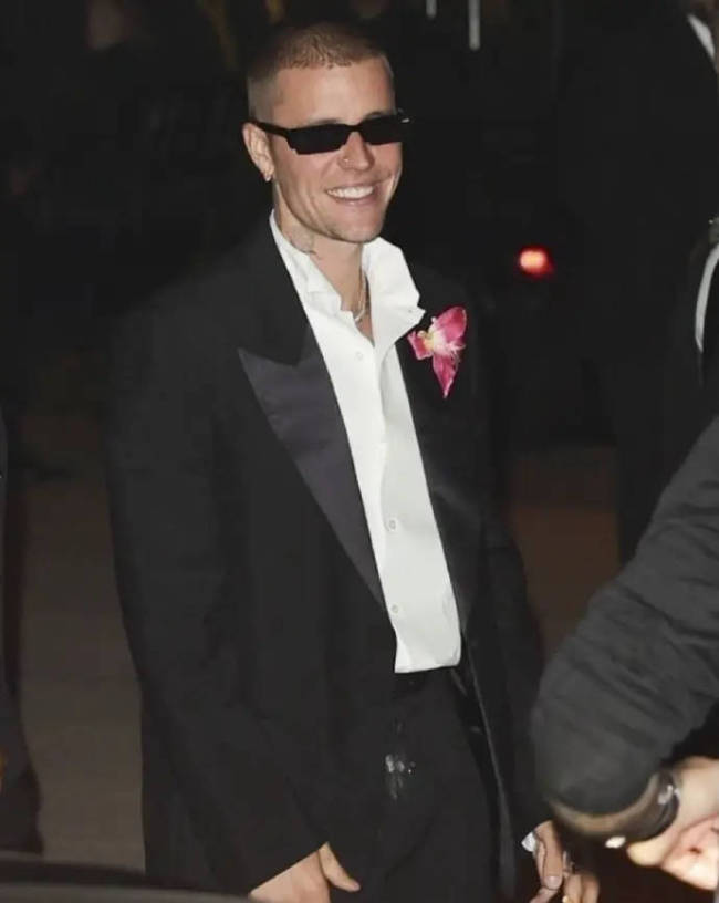 贾斯汀比伯陷入嗑药争议 裤子上出现不明粉末