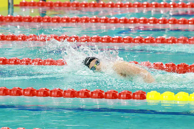 11日晚,于子迪在比赛中。人民网 李兆民摄