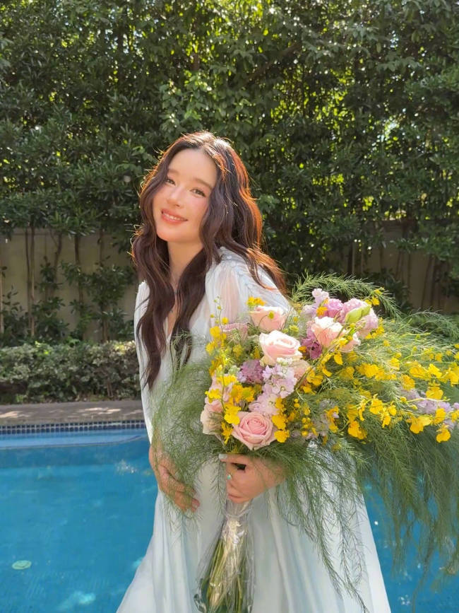 阚清子挺孕肚产检疑似临盆在即！老公全程贴心陪护