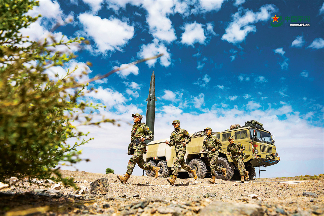 火箭军某旅官兵正在训练。孙波 摄