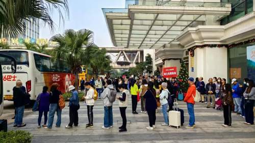 （有片）立法會選舉｜港人乘車返港投票　冀選出幹實事有擔當議員
