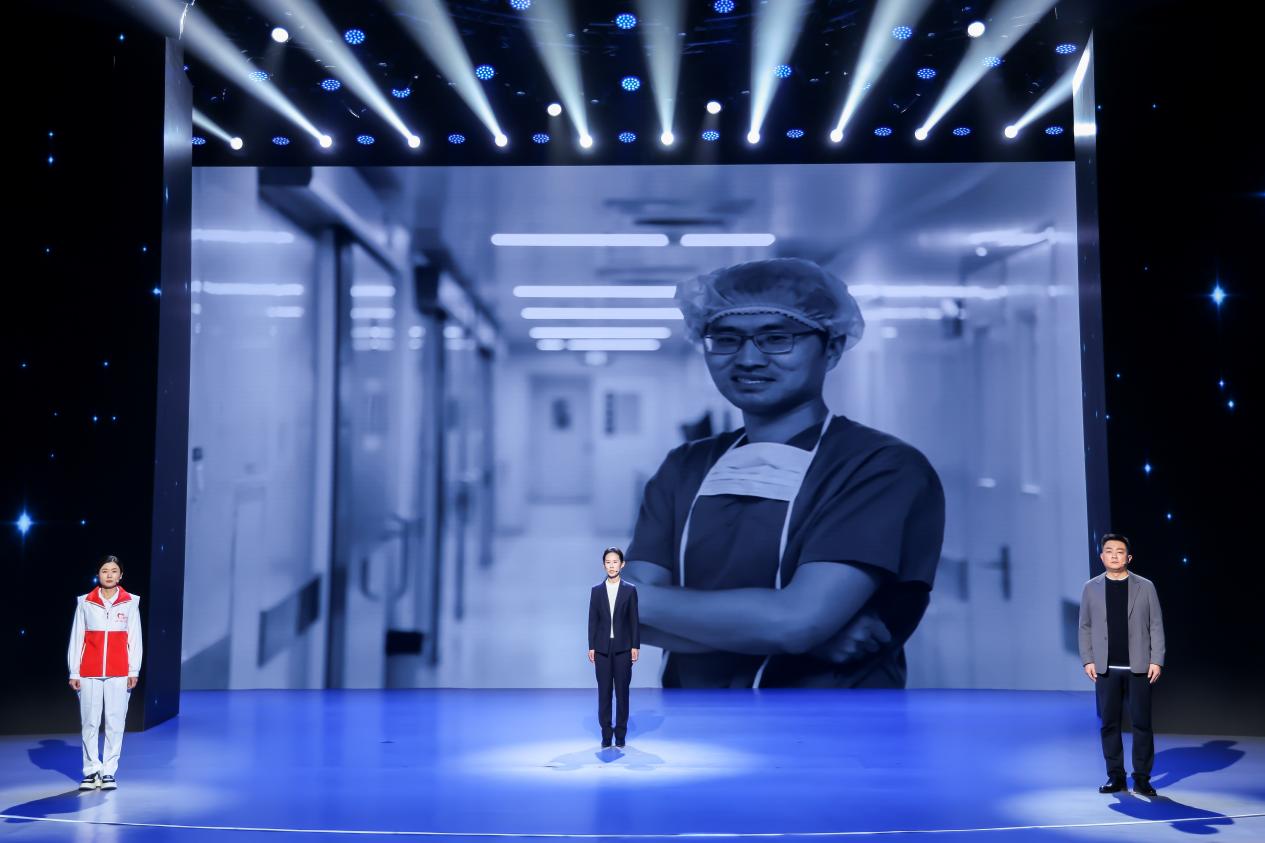 朗诵：祝琴（张军桥妻子）、殷金娇（山东第二医科大学附属医院 张军桥同事）、薛冰（山东潍坊融媒体中心记者）