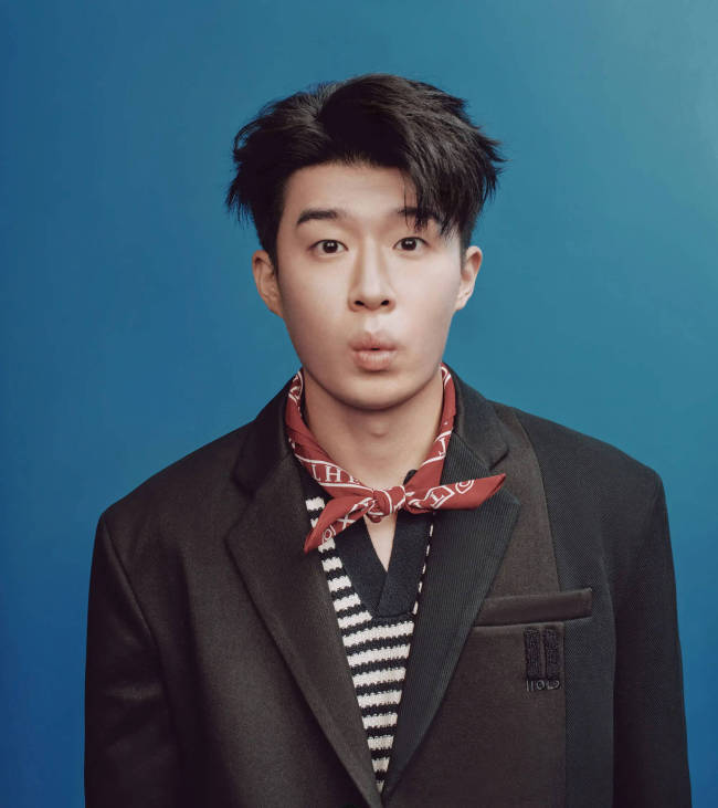 喜人雷淞然恋情曝光 与女友拥抱亲吻超甜蜜